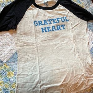 SUPER LOVE TEES GRATEFUL HEART 3/4 SLEEVE BASEBALL TEE, M, BURNOUT